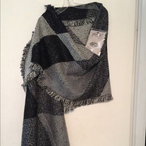 Black, white and grey reversible shawl with pin .